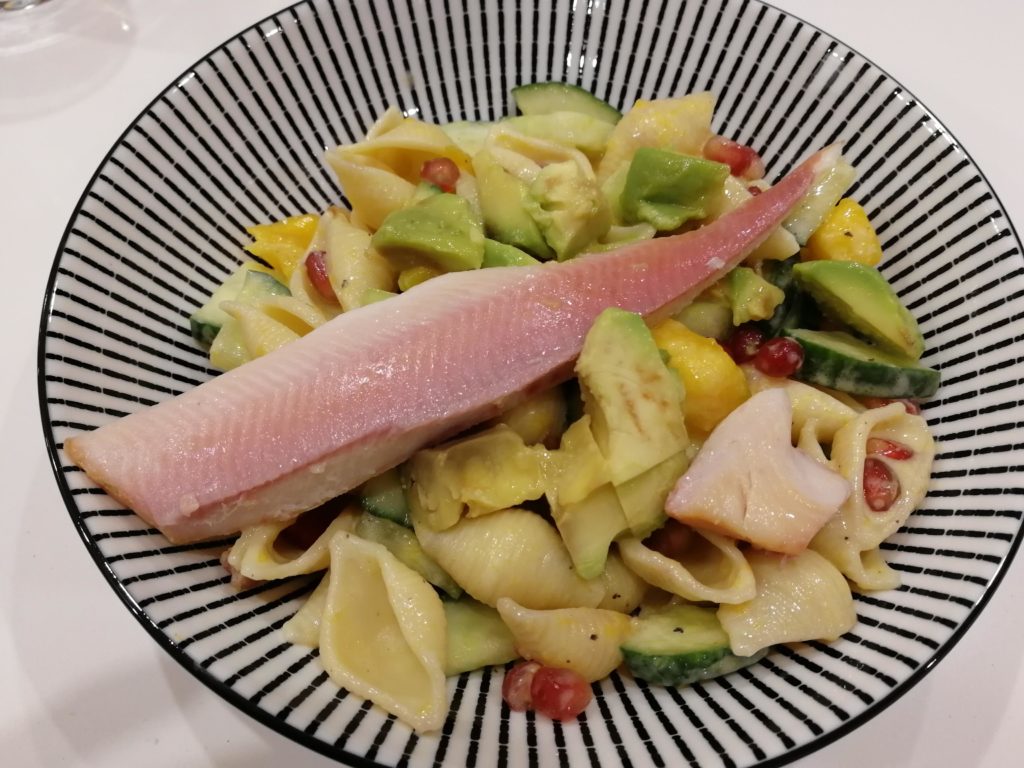 Salade de pâtes à la truite fumée et à la mangue – Ingrid Kinet